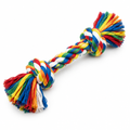 Brinquedo de corda colorida para cães em fundo branco